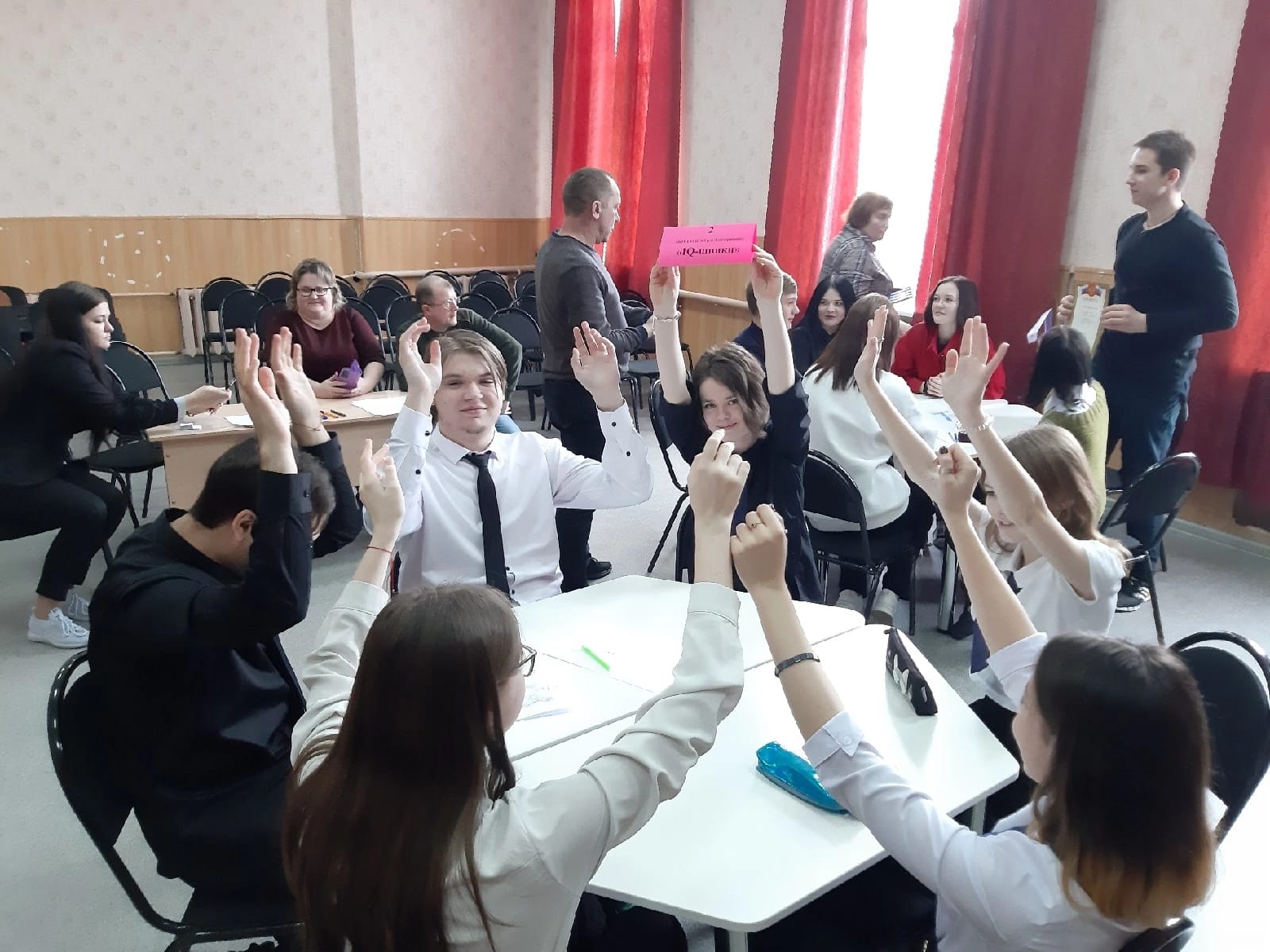 Игра "Что? Где? Когда?" объединила юных интеллектуалов района